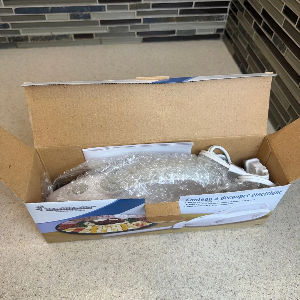 NEW Toastmaster Electric Carving Knife 6102CAN White 8
